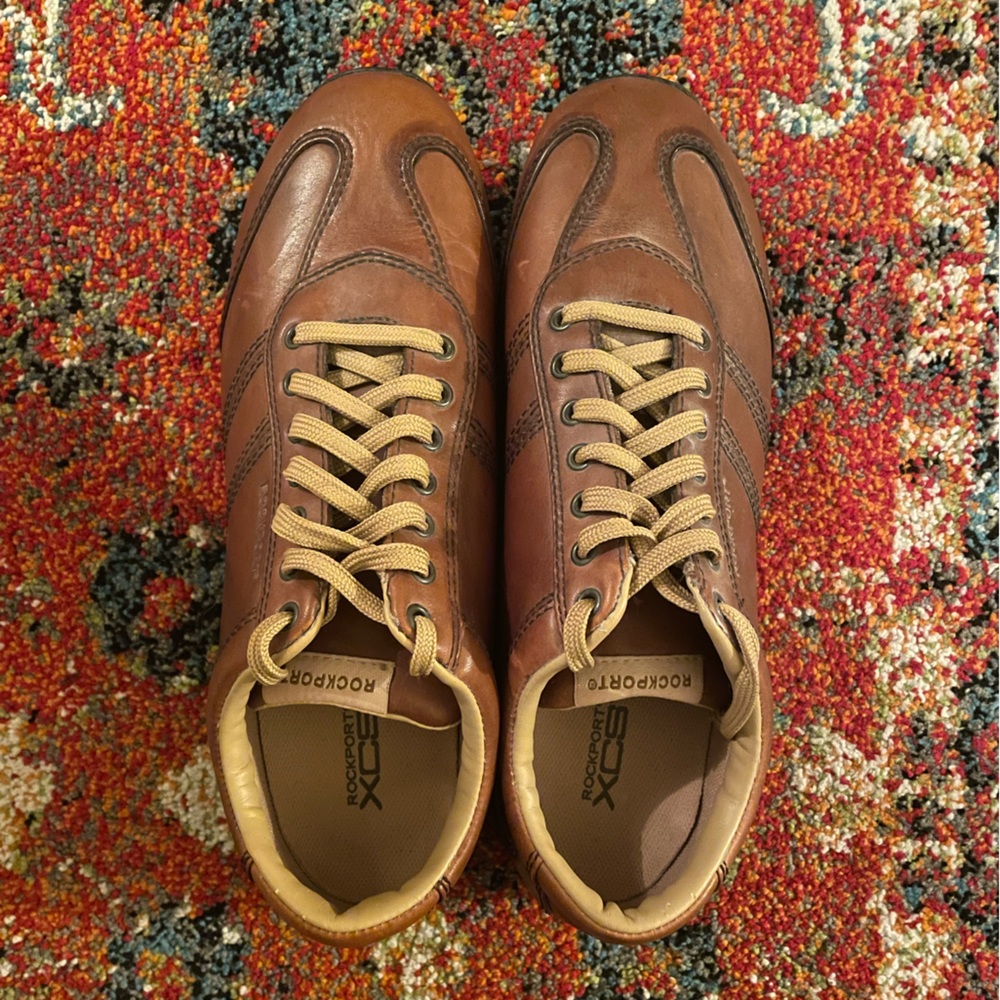 Vintage Mens Rockport leather tennis shoes. Size 10M.
